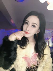 湖塘小巧少妇