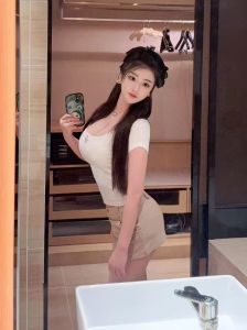 超爽丝袜美腿古曼御姐