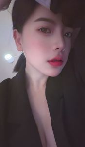 马群笑笑