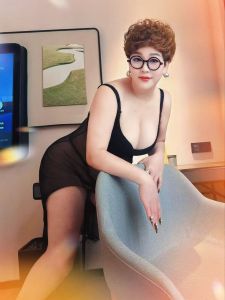 巨乳制服丝袜少妇