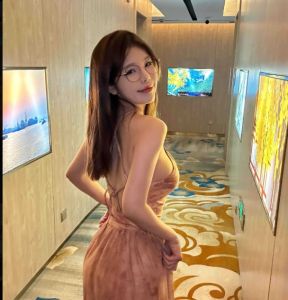 朝阳极致反差水多眼镜妹
