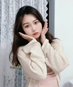 清纯甜美的小姐姐