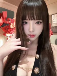 人瘦奶大的嗲妹纸！