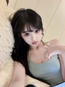 白皙嫩妹情侣式服务