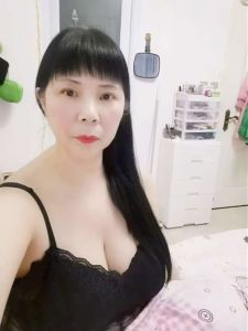 高新区超大胸微胖泻火熟女