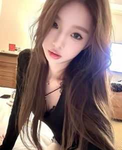 气质肤白女友感小竹