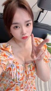 秦淮天然巨乳