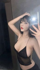 大胸翘臀小姐姐