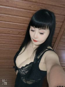下沙巨乳丝袜熟女