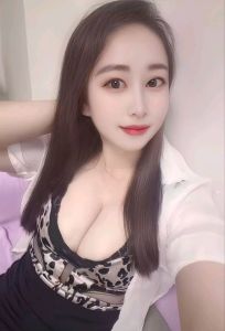 白皙大奶骚妹