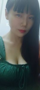 3张性价比巨乳小姐姐