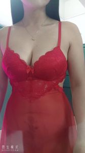 3张性价比巨乳小姐姐