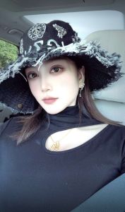 夫子庙大胸美女