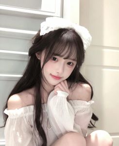 服务系性感身材小美女
