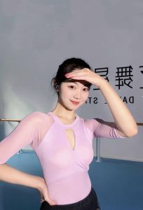 体验完美身材瑜伽妹子
