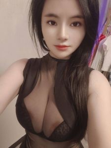 性感少妇李柏朴