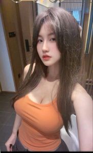 在校兼职学妹 九头身比例