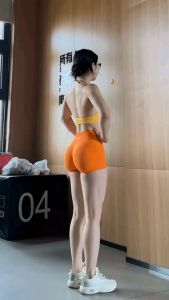 在校兼职学妹 九头身比例