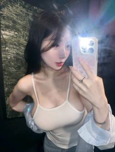 白得发光的细支硕果小妹妹