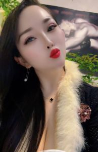 丰乳肥臀熟女，服务系