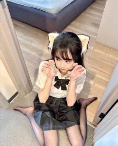 清纯艺校电竞小迷妹陪玩带房可外出