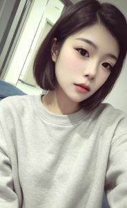 二刷短发美女