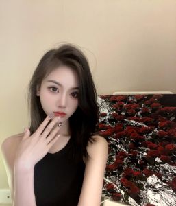 清纯黑丝大长腿甜妹
