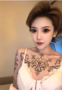 纹身妹可欣