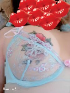 再战奶子纹身熟女