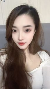 俏皮性感的嫩妹