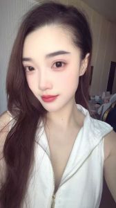 俏皮性感的嫩妹