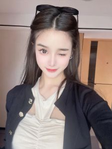 体验魔鬼身材气质性感美女
