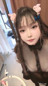 19岁大波E奶妹子
