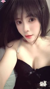  性感丰满小萝莉