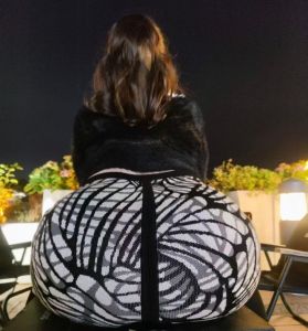 余杭07年大屁股嫩妹