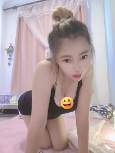 大屁股肥肥一线天