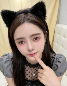 东城小橙子，肤白貌美自聊自做