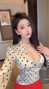 大胸御姐黑丝制服诱惑