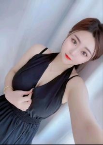 南京南站唯美清新大胸妹