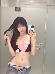 肤白颜值桃桃