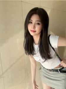 云锦路地铁站附近大美女