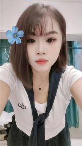高挑性感身材颜值嫩妹