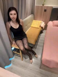 少妇依依