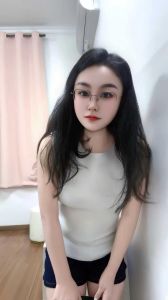 戴眼镜的骚御姐