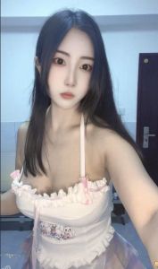 东站巨乳肥臀三通小姐姐-真实靠谱