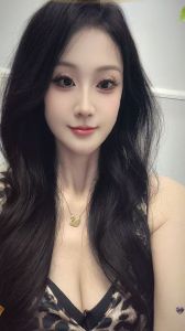 高性价比 · 万寿身材还不错的少妇，高跟踩爆蛋蛋！-高分推荐