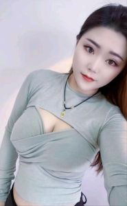 必看 · 南站丝袜大胸妹-值得体验