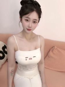 新茶 · 可盐可甜丰乳肥臀的兼职姐姐