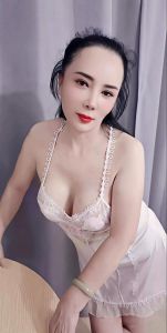 二百泄火大奶熟女带服务
