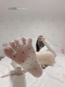 靠谱 · 东莞性感丝足女王-五星好评